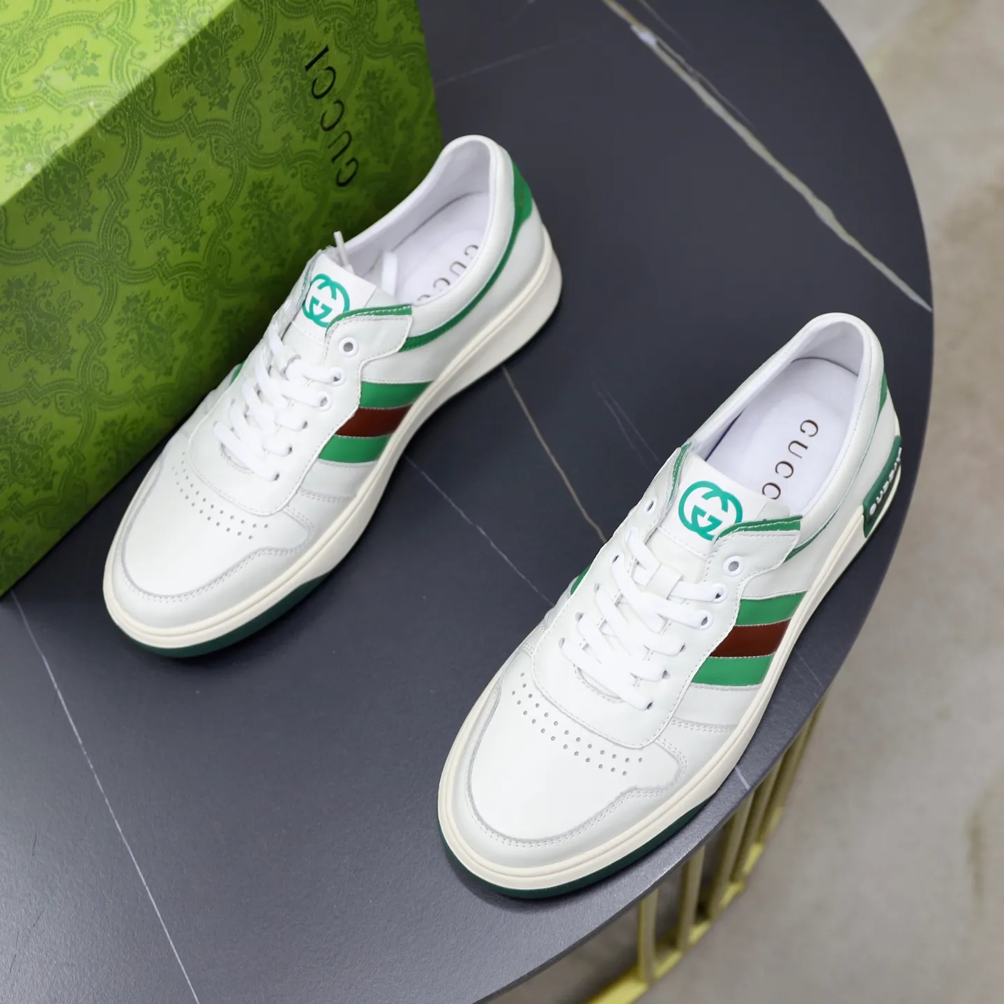 Ex-factory price: 440💰🙅‍♂️🙅‍♂️🙅‍♂️ Brand: Gucci GuCCI Standard code: 38-44 (45 customized) Grade: Same as the official website Material: Original leather splicing Comfortable and breathable pigskin lining Lightweight and wear-resistant sports outsole Style category: Men's fashionable casual shoes Running sneakers Distinguished luxury brand elements Top luxury Color: actual picture color